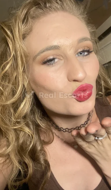 Petiteblondegirl